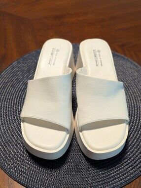 Call It Spring White Platform Slide Sandals. Size 8. Resortwear. Beach. Summer.